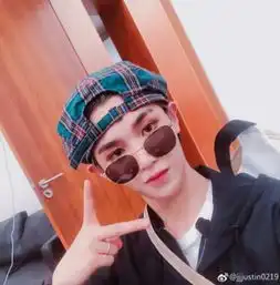 黄明昊justin晒女装照,尤长靖范丞丞秒回,程潇我以为是我自己
