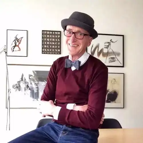 听说你在买新衣服,能给他也带一件吗
