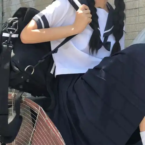 有没有那种穿jk的女头像
