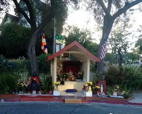 暴力犯罪横行的街区,居然因为一尊佛,变得佛系起来
