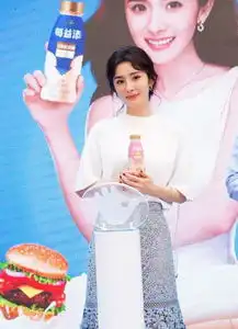 杨幂的迷人,杨紫的可爱,女艺人古装现代装大pk
