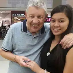 英国67岁男子欲离婚娶27岁女曾有八次婚姻图
