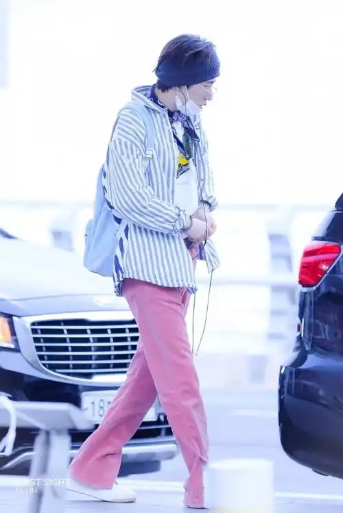 一周爱豆穿衣榜雪莉化身高级女总裁奶罐薄荷绿皮草潮范儿十足
