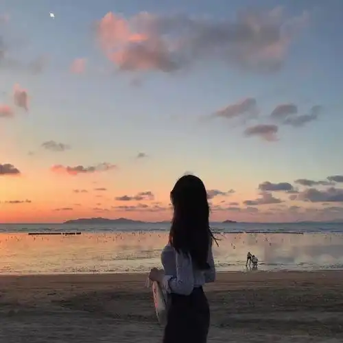 情侣头像我的冷漠里藏着一半害羞一半自卑
