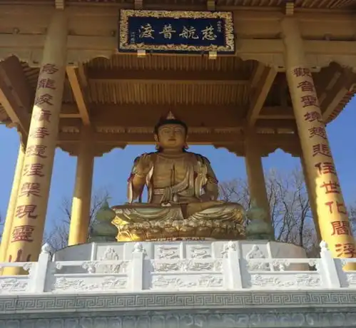 一万尊佛像验收时少一尊,情急下小工匠假扮,结果被封印成真佛像
