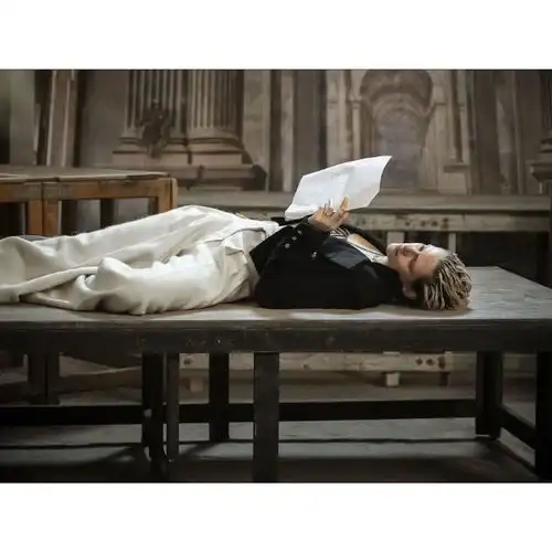 都成朱丽叶李宇春暮光女同登知名年历,东西酷女孩大比拼
