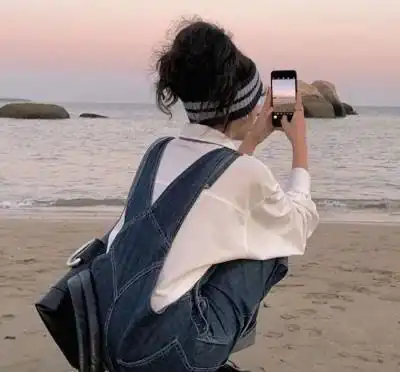 你偏爱的不露脸女生头像和精选治愈文案
