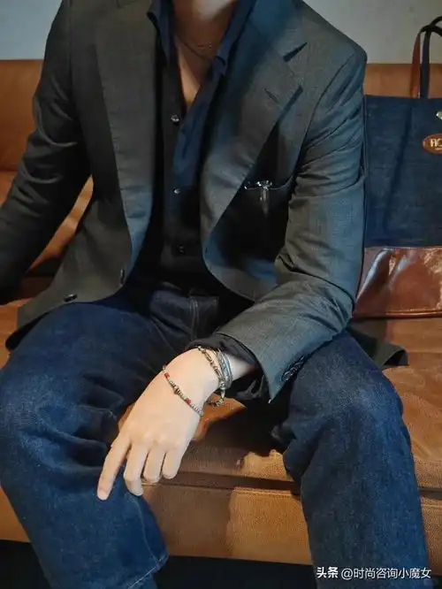 真正高级的男人,不管穿衬衫还是西装,都不会搭束腿裤,拉低气质
