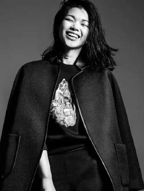 第一丑模吕燕被西方称为中国最美的女人,今成人生赢家
