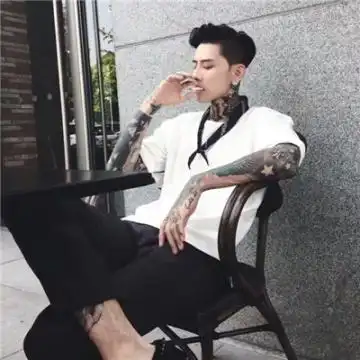 2019个性男生抽烟霸气头像图片已经帅得控制不住我寄几
