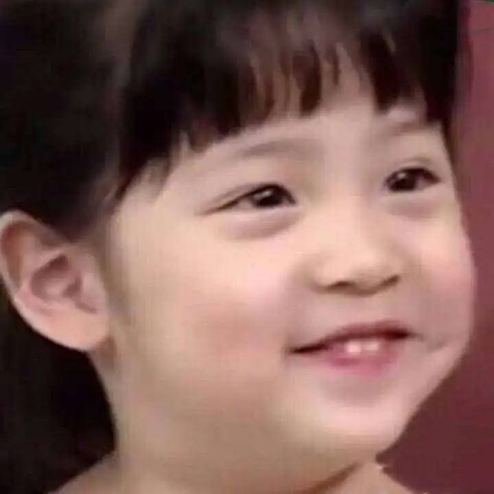 欧阳娜娜晒童年照幽默回应变胖最励志的热搜
