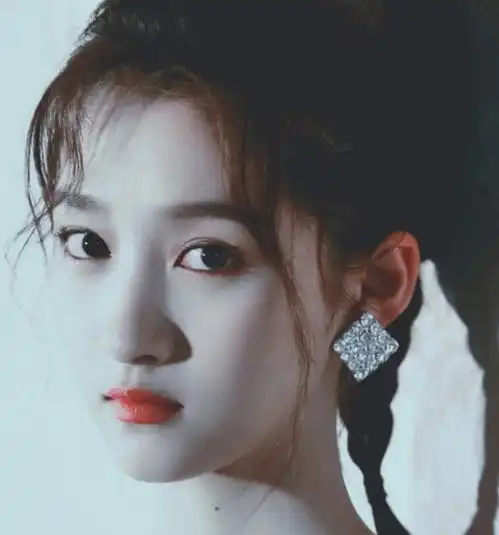 中国最美的4位女艺人,陈钰琪垫底,赵丽颖第二,第一惊艳了时光
