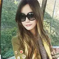 黑色眼镜头像红嘴唇微信头像图片大全
