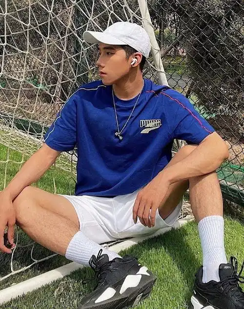 寸头体育生在家浴缸里脱了,这枚零零后小哥实力真棒
