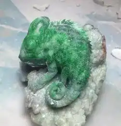 他到底干了什么好好的翡翠原石拿去雕刻,居然把女客户吓晕
