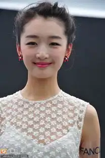 组图周冬雨笑临杭州甜美可爱露白色小抹胸
