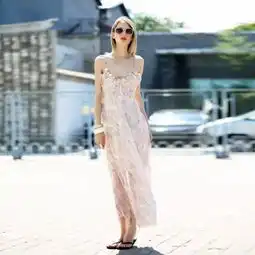 约会穿啥这些明星帮你把裙子都挑好了
