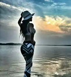 坚持健身20年,50岁阿姨身材完爆少女
