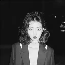 黑白伤感超拽女生头像55
