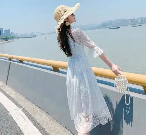 夏天,二三十岁女生穿轻熟风气质连衣裙,清爽又时髦,轻松让你美
