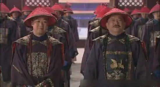 清朝大臣上早朝有多不容易,半夜起床,不敢吃早饭,苦练跪功官员
