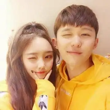 嘟嘴可爱情侣专用头像
