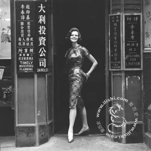 美国女孩穿旗袍引争议原来在60年代东方旗袍魅力就风靡美国

