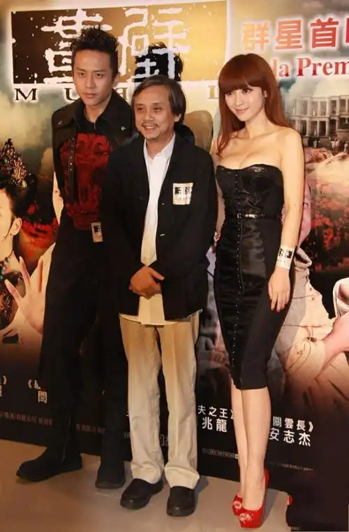 电影首映礼上那些风情万种的女明星,真是一道靓丽的风景
