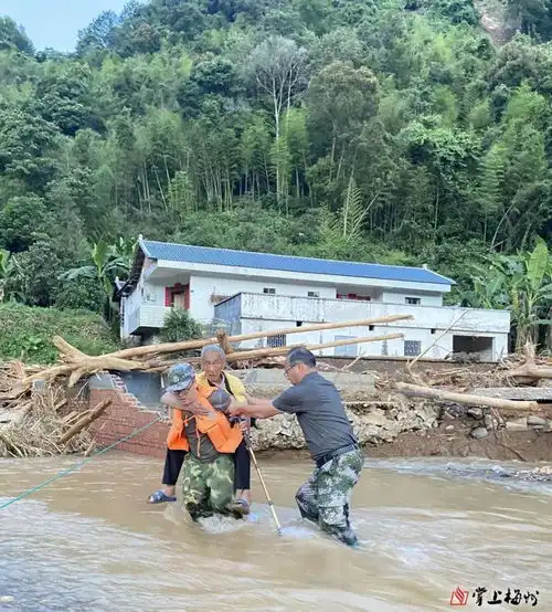 挺进灾区,平远县人大代表冲锋在救灾第一线
