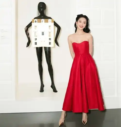 一袭红裙,万种风情,倪妮新剧造型太撩了吧
