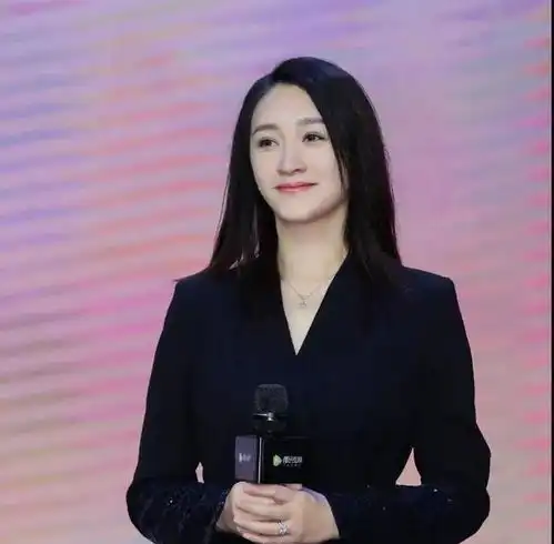 李小冉44岁,身材火辣,难道天生就有这样的身材后天努力更重要
