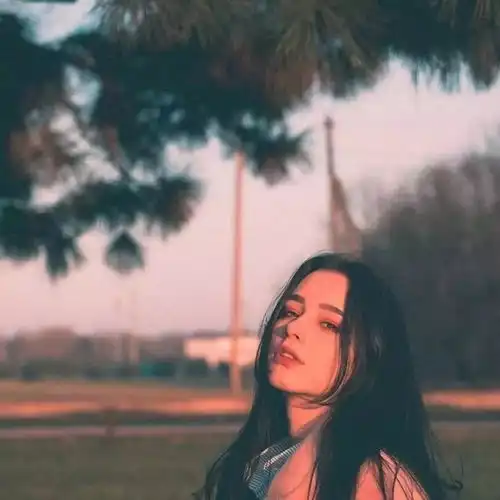 每日头像别让爱你的人等太久,久了也就散了
