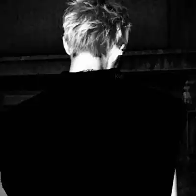 2023最新帅气背影男生头像
