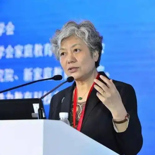 李玫瑾家里有男孩,父母要坚守4个原则,儿子未来阳光有担当
