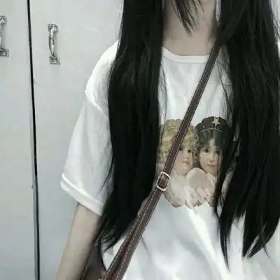 女生平胸头像初中生平胸的照片
