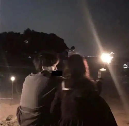 情侣头像慢慢的学会用最温柔的眼光看待所有人.
