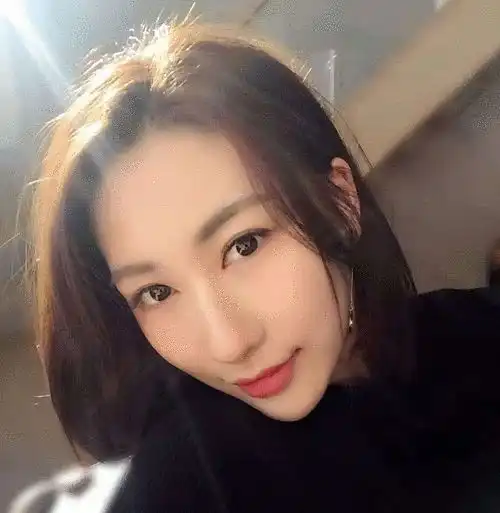 陈羽凡25岁女友微博账号疑曝光,海量私照全藏在头像专辑里
