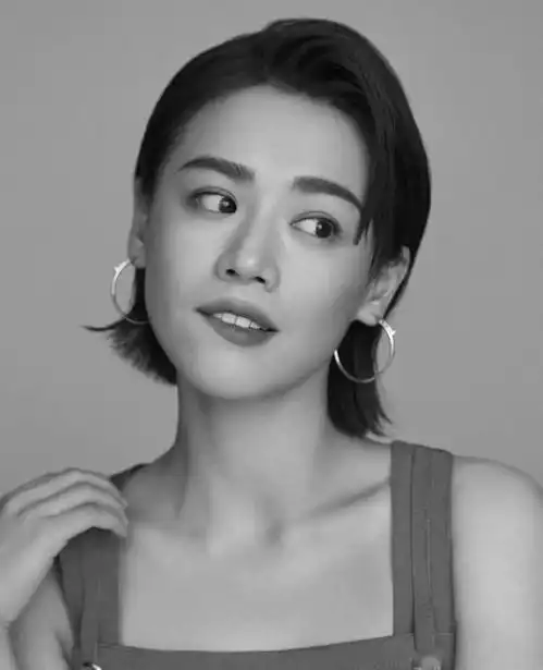 男星和大佬玩同性多人运动
