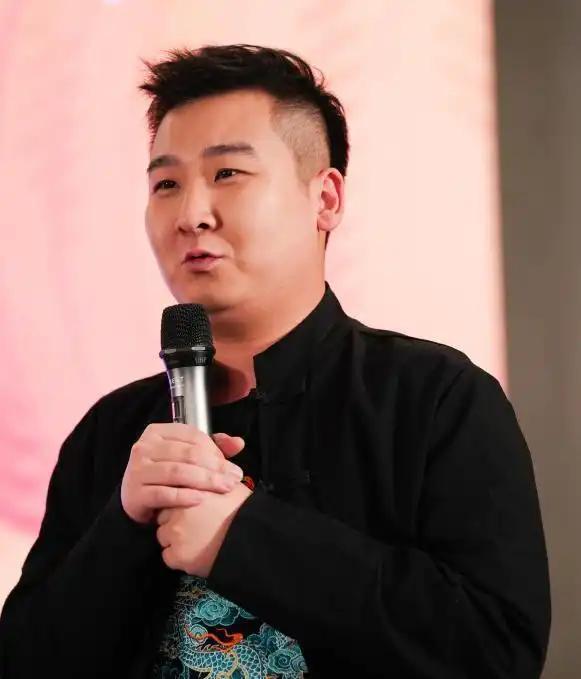 小叮当谢昀杉6岁出道,3次上春晚,今30岁发福认不出
