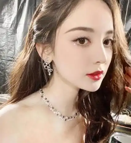 古力娜扎生图遭吐槽,神颜也不抗打了吗网友什么眼神
