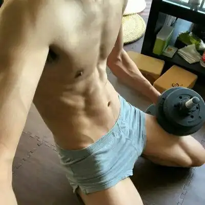健身头像男露腹肌运动健身微信头像真实生活照
