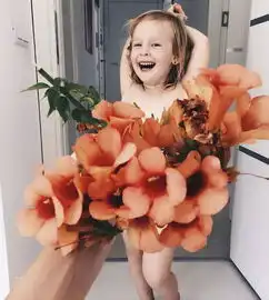 一位妈妈用蔬菜水果等,为女儿拍了一组相片,没想到在ins火了
