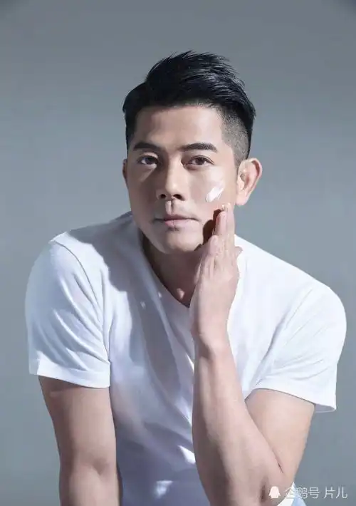 郭富城太抠门了被曝让媳妇方媛带着孩子坐经济舱,引发网友热议
