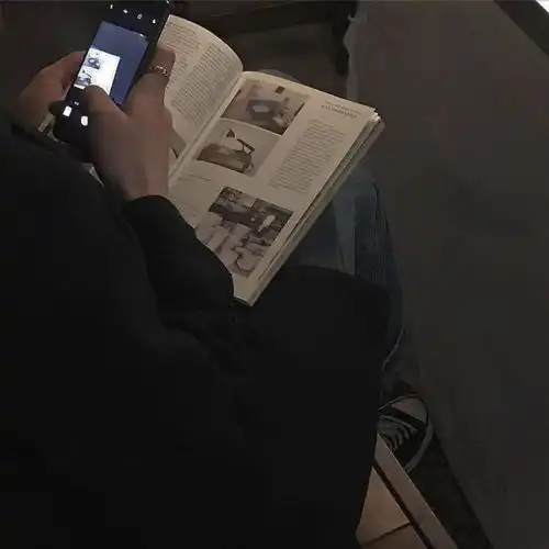 敲奈斯的qq空间说说你看自由这个词他长得就像条条框框
