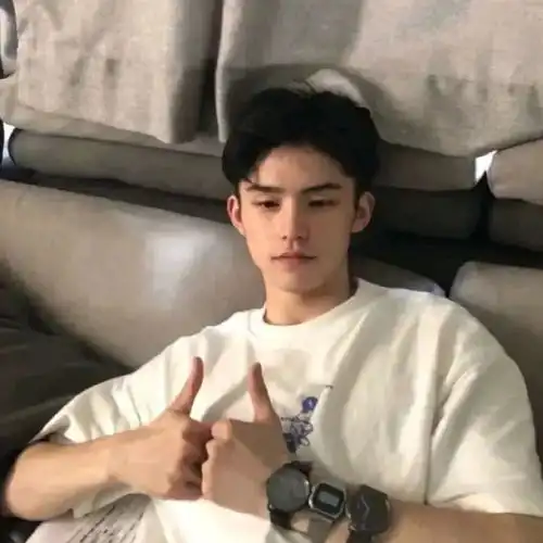 2023最新大气张扬男生头像
