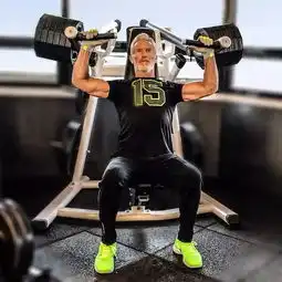 60岁的大爷,20岁的身体,18岁的生活方式,这不就是我想要的人生吗
