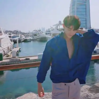 帅气时尚的男生头像,人帅气风景也好看的
