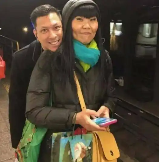 她被评为亚洲最丑女星,却嫁给了外国最帅男人,网友啥审美

