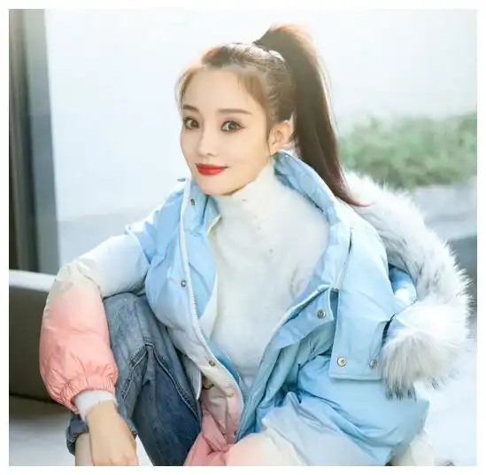 一对母女两种人生,母亲活成人生赢家,女儿却高开低走名声尽毁
