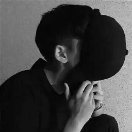 伤感颓废男生头像黑白,原来孤单的还是自己
